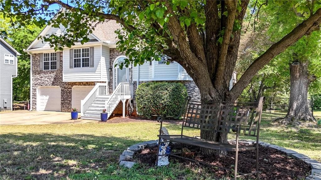 4 bedroom, 3 bathroom, 2,208 sq ft single family residence under contract at 35 Meadowbridge Drive, Cartersville, GA 30120 — photo 3