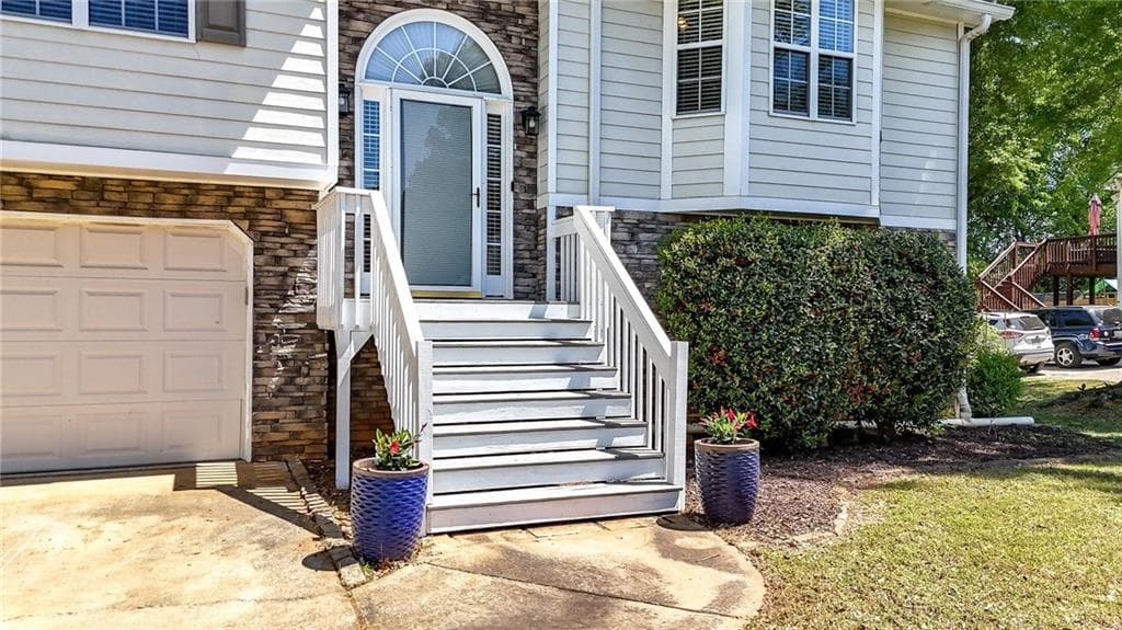 4 bedroom, 3 bathroom, 2,208 sq ft single family residence under contract at 35 Meadowbridge Drive, Cartersville, GA 30120 — photo 4