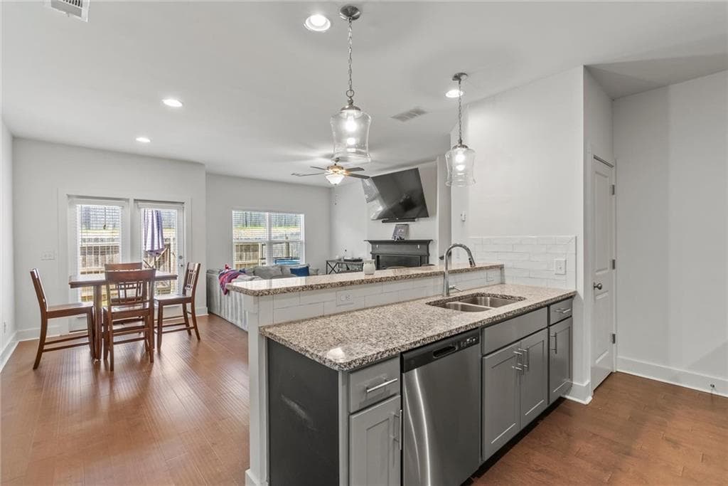 3 bedroom, 3 bathroom, 1,617 sq ft townhouse for sale at 1950 Dillon Drive, Lithonia, GA 30058 — photo 5