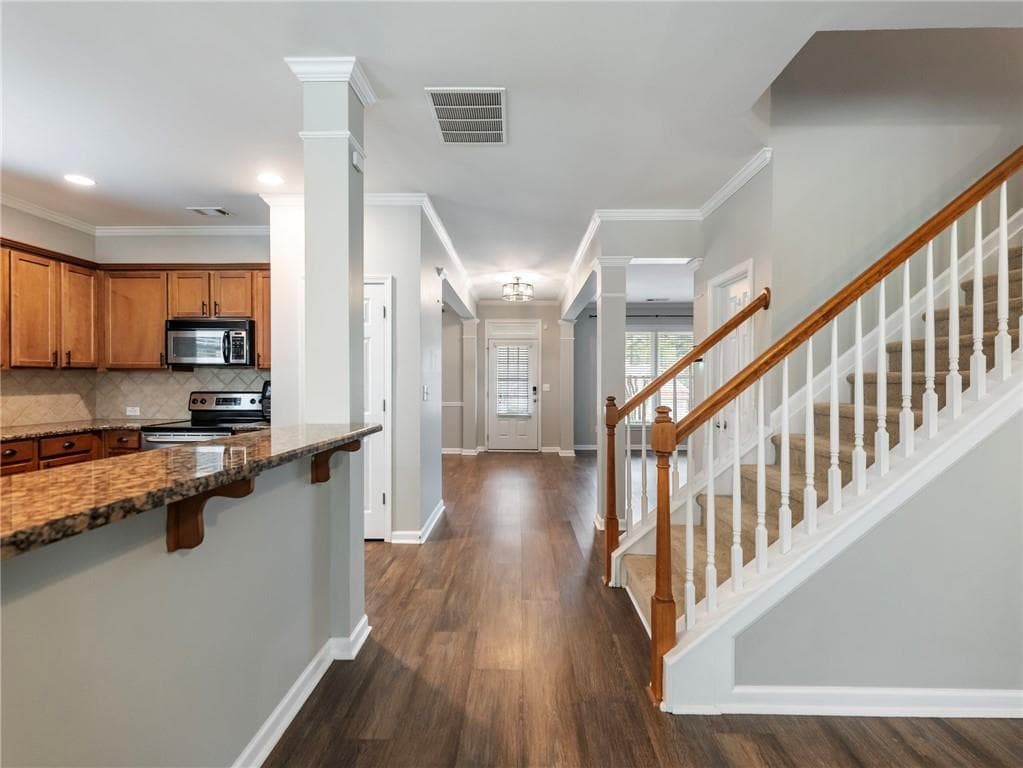 5 bedroom, 3 bathroom, 3,043 sq ft single family residence for sale at 7529 Brookstone Circle, Flowery Branch, GA 30542 — photo 9