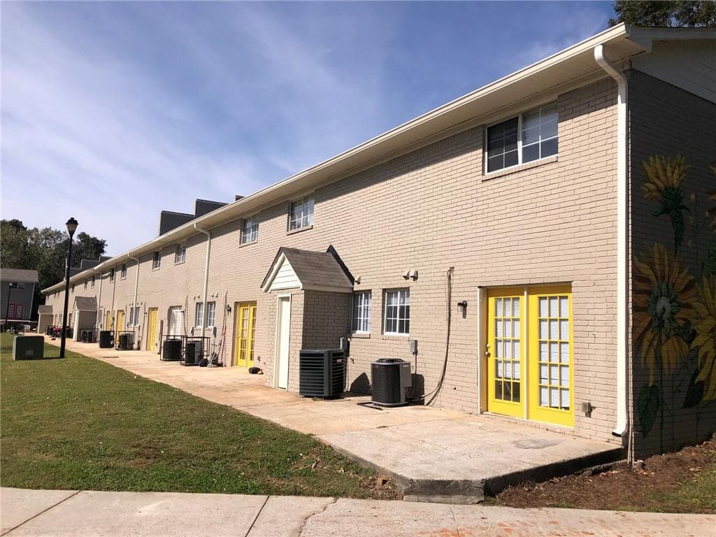 2 bedroom, 2 bathroom, 1,050 sq ft apartment for rent at 2786 Old Hapeville Road, Atlanta, GA 30354 for $1,200 a month — photo 8