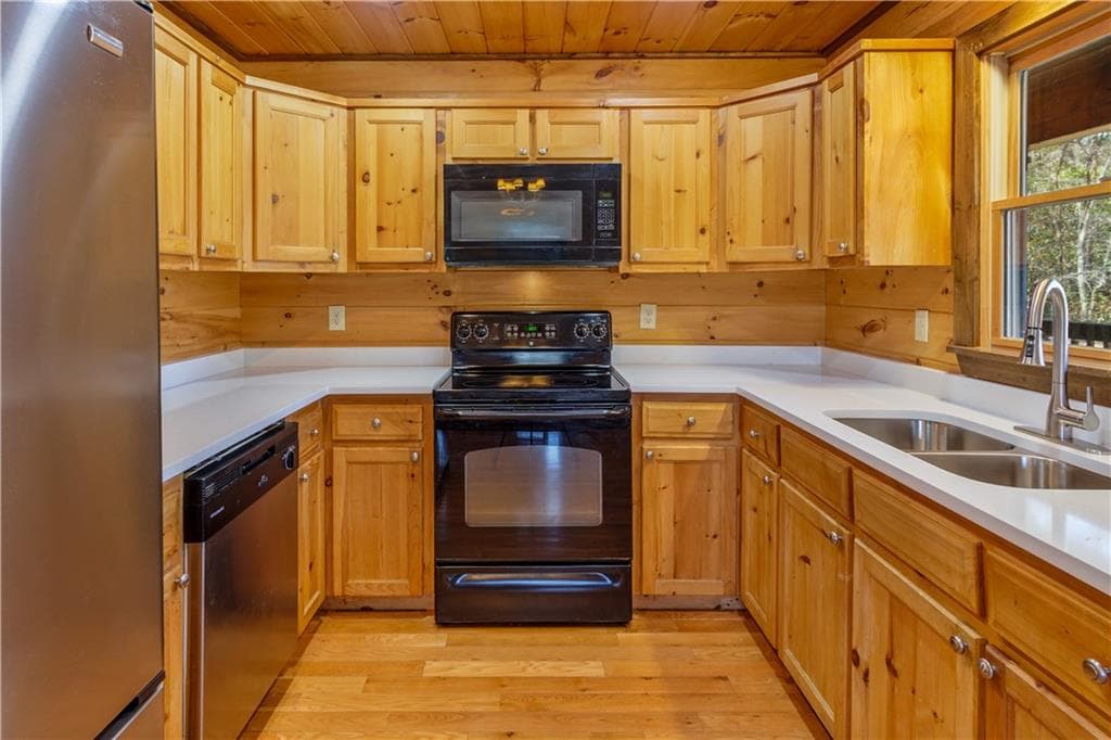 3 bedroom, 3 bathroom, 2,520 sq ft single family residence for sale at 166 Dallas Lane, Blue Ridge, GA 30513 — photo 5