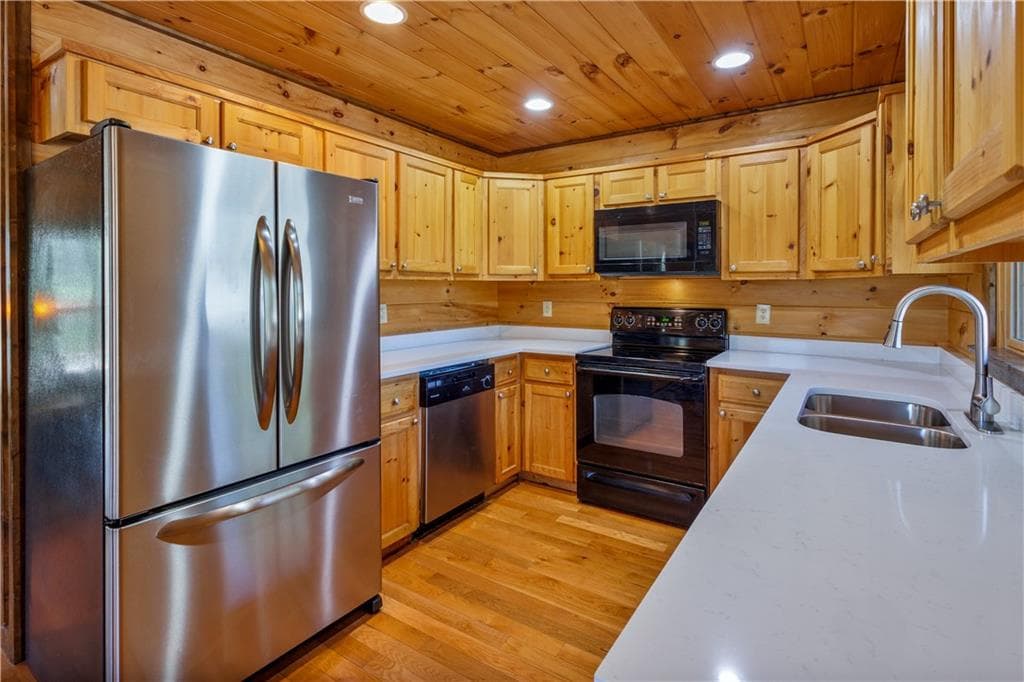 3 bedroom, 3 bathroom, 2,520 sq ft single family residence for sale at 166 Dallas Lane, Blue Ridge, GA 30513 — photo 7