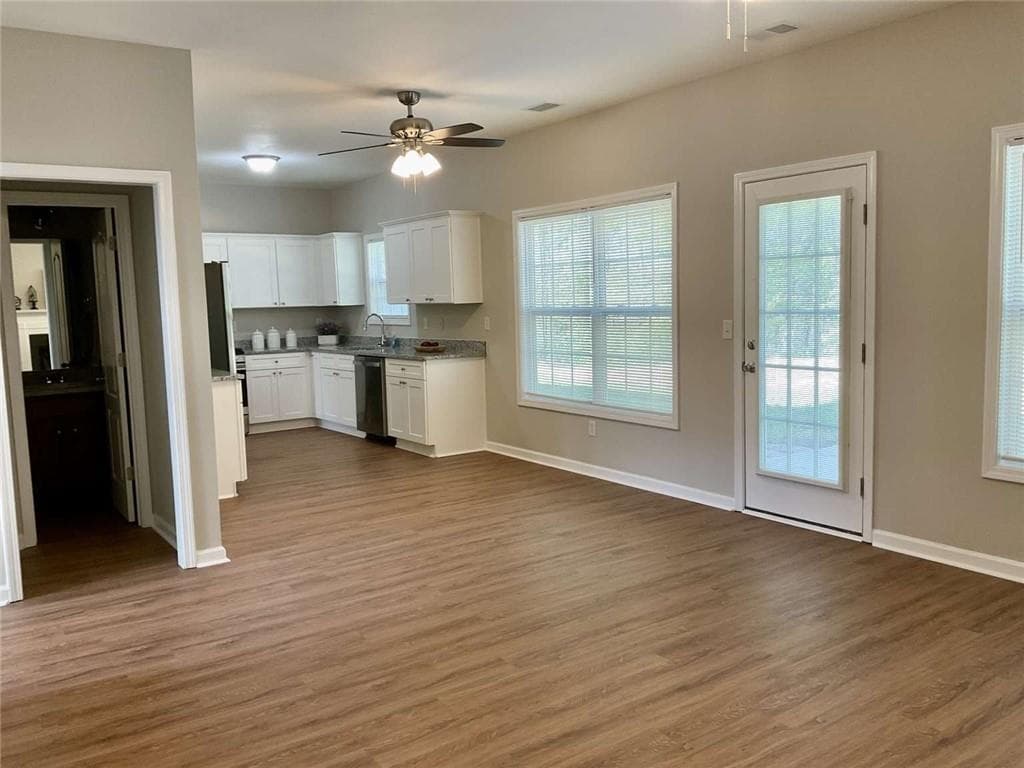 4 bedroom, 3 bathroom, 2,416 sq ft single family residence for sale at 592 Kyles Circle, Hiram, GA 30141 — photo 7