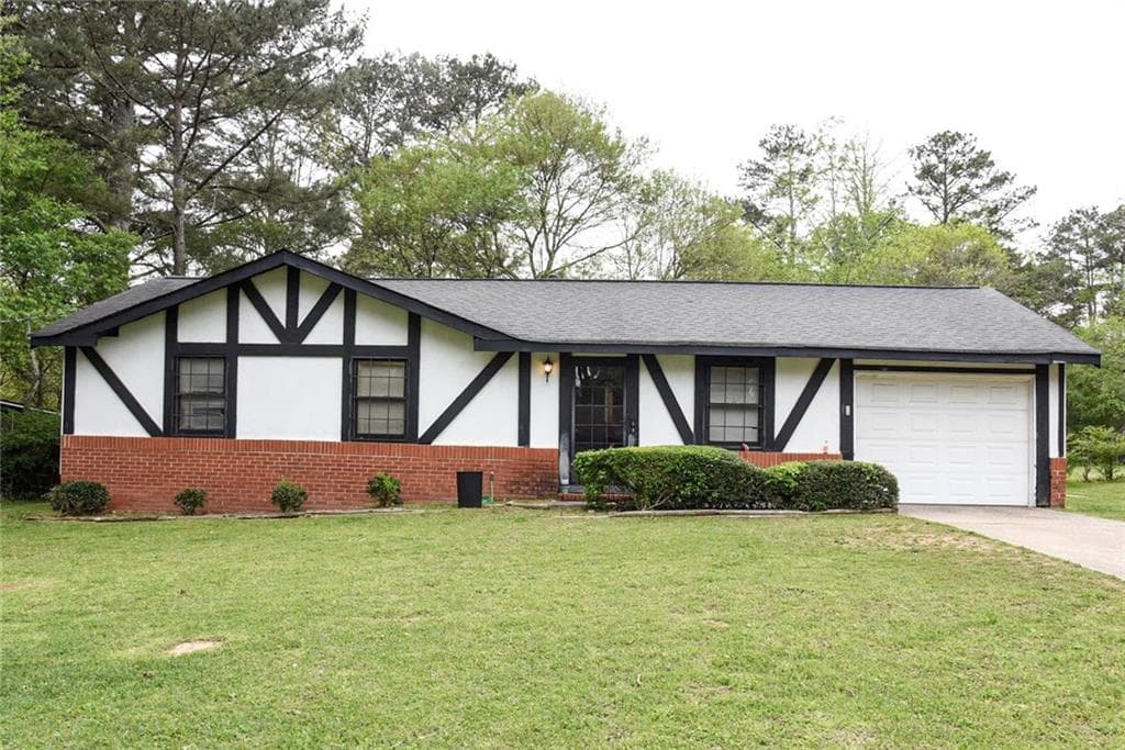 3 bedroom, 2 bathroom, 1,032 sq ft single family residence under contract at 8943 Gatewood Circle, Jonesboro, GA 30238