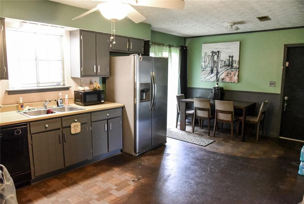 3 bedroom, 2 bathroom, 1,032 sq ft single family residence under contract at 8943 Gatewood Circle, Jonesboro, GA 30238 — photo 5