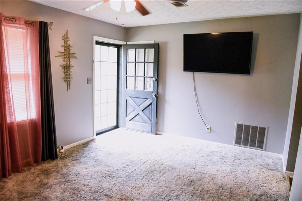 3 bedroom, 2 bathroom, 1,032 sq ft single family residence under contract at 8943 Gatewood Circle, Jonesboro, GA 30238 — photo 6