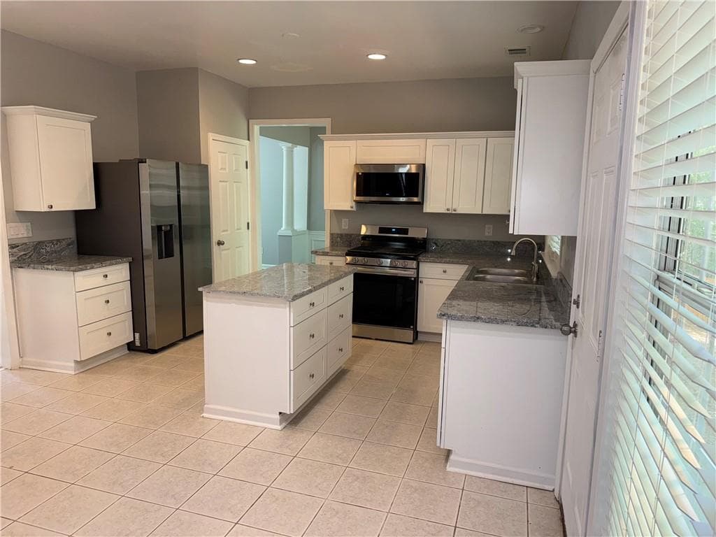 4 bedroom, 3 bathroom, 2,557 sq ft single family residence for sale at 2874 Donamire Lane, Kennesaw, GA 30144 — photo 7
