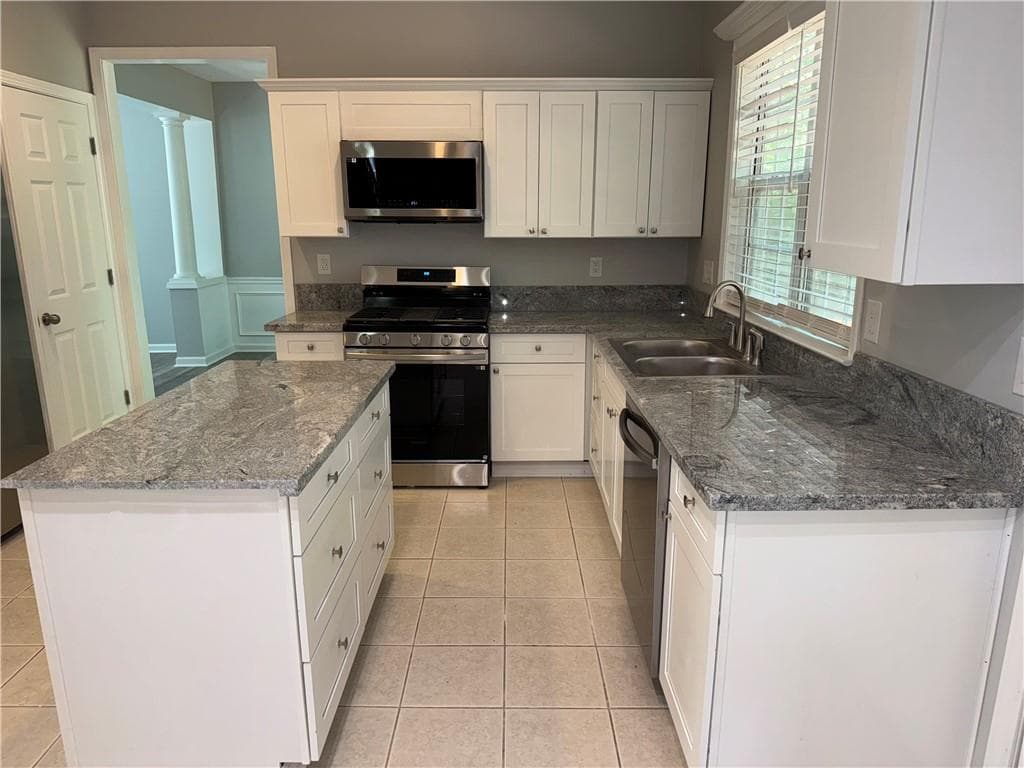 4 bedroom, 3 bathroom, 2,557 sq ft single family residence for sale at 2874 Donamire Lane, Kennesaw, GA 30144 — photo 8