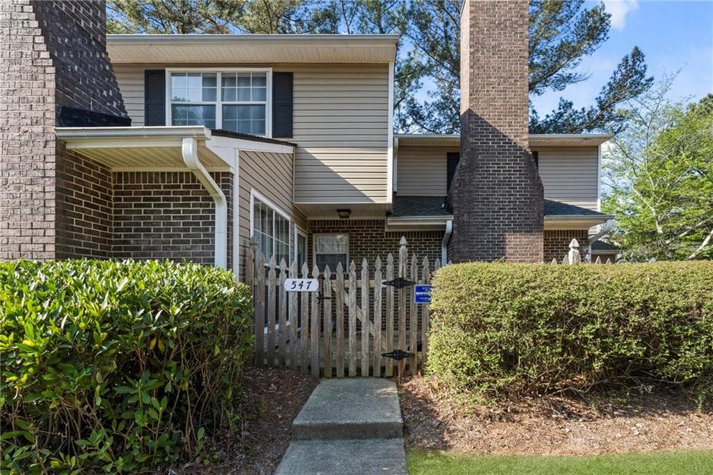 2 bedroom, 2 bathroom, 1,162 sq ft condominium for rent at 547 Picketts Bend Circle, Marietta, GA 30008 for $2,000 a month