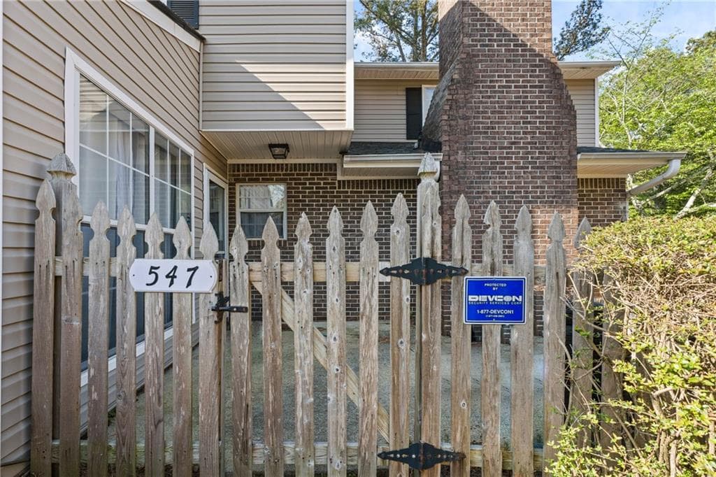2 bedroom, 2 bathroom, 1,162 sq ft condominium for rent at 547 Picketts Bend Circle, Marietta, GA 30008 for $2,000 a month — photo 2