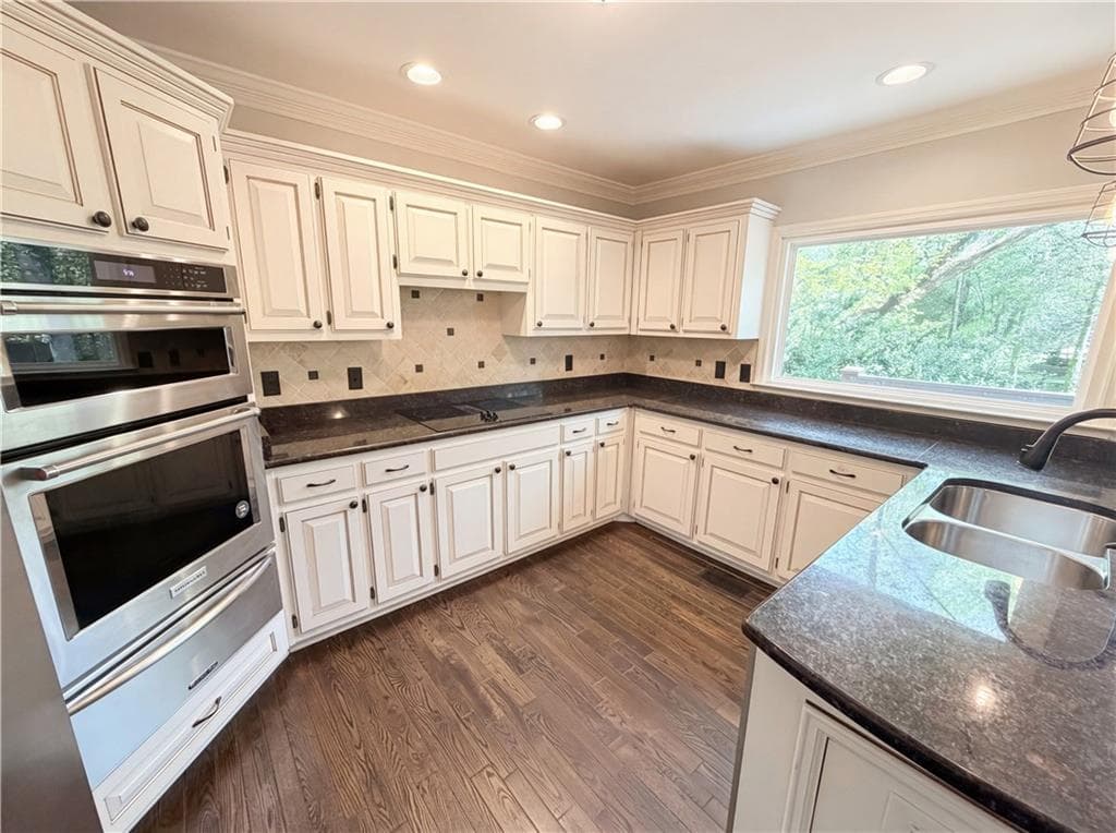 4 bedroom, 4 bathroom, 4,964 sq ft single family residence for sale at 984 Forest Pond Court, Marietta, GA 30068 — photo 2