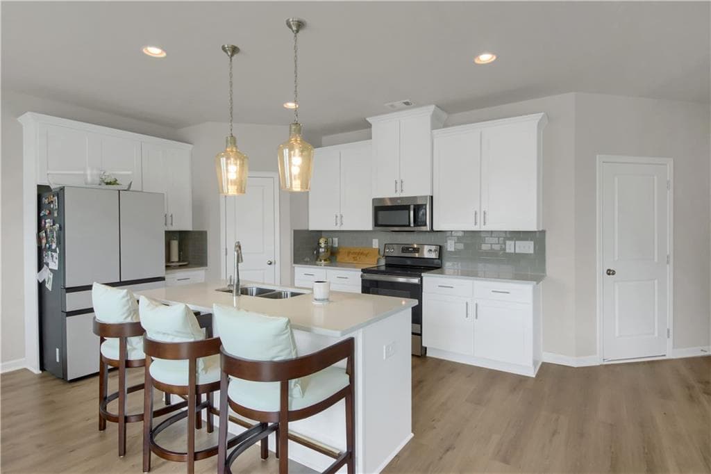 3 bedroom, 3 bathroom, 1,960 sq ft single family residence for sale at 2820 Aralynn Way, College Park, GA 30337 — photo 3