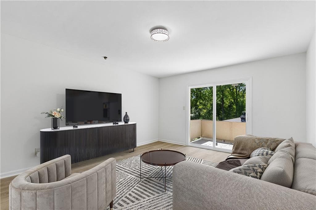1 bedroom, 1 bathroom, 675 sq ft condominium for sale at 5400 Roswell Road G5, Atlanta, GA 30342 — photo 6