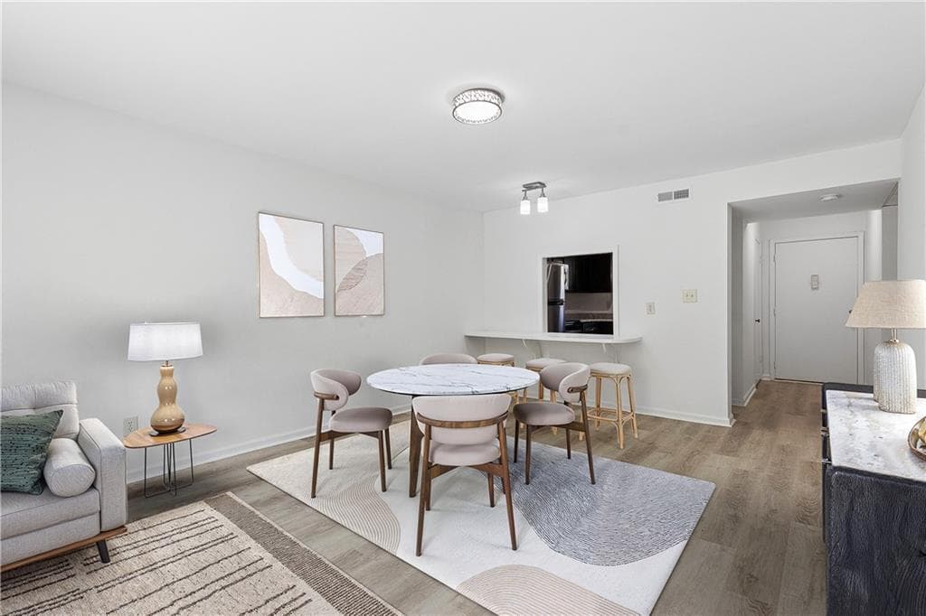1 bedroom, 1 bathroom, 675 sq ft condominium for sale at 5400 Roswell Road G5, Atlanta, GA 30342 — photo 8