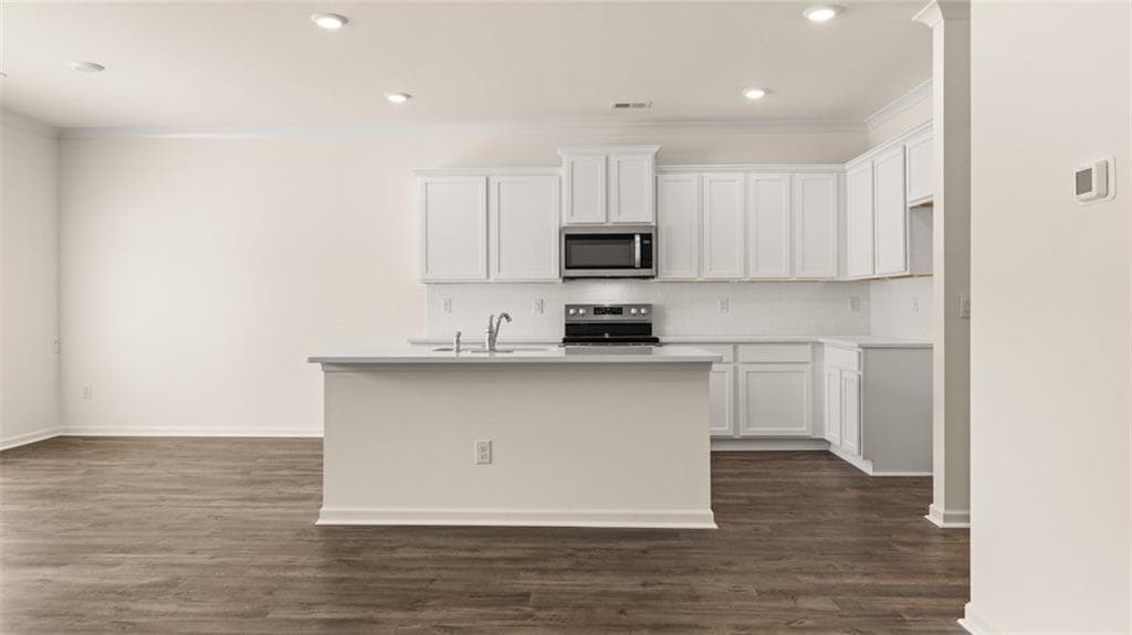 3 bedroom, 3 bathroom, 1,947 sq ft townhouse for sale at 380 Silver Moon Drive, Loganville, GA 30052 — photo 4