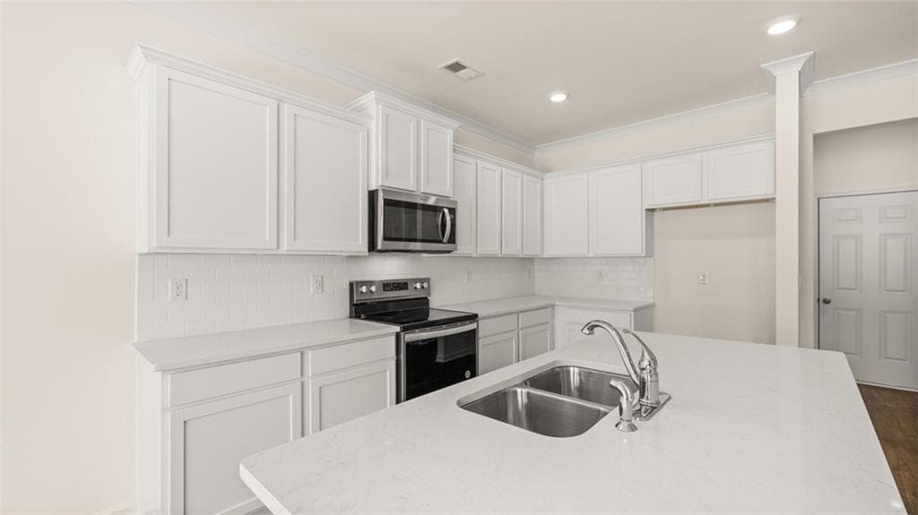 3 bedroom, 3 bathroom, 1,947 sq ft townhouse for sale at 380 Silver Moon Drive, Loganville, GA 30052 — photo 7