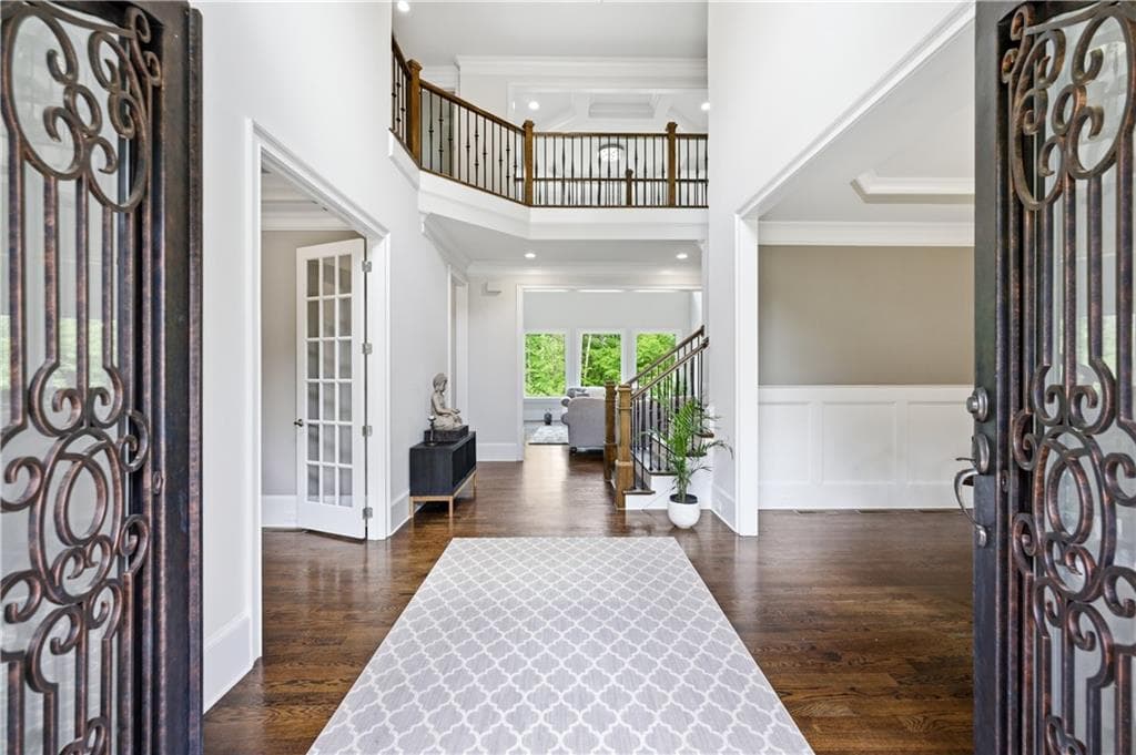 6 bedroom, 7 bathroom, 6,300 sq ft single family residence for sale at 9450 Prestwick Club Drive, Johns Creek, GA 30097 — photo 5