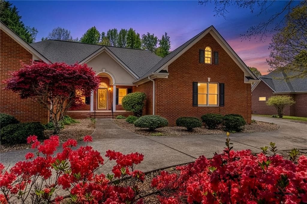3 bedroom, 3 bathroom, 2,248 sq ft single family residence for sale at 6628 Windvane Point, Clermont, GA 30527 — photo 2