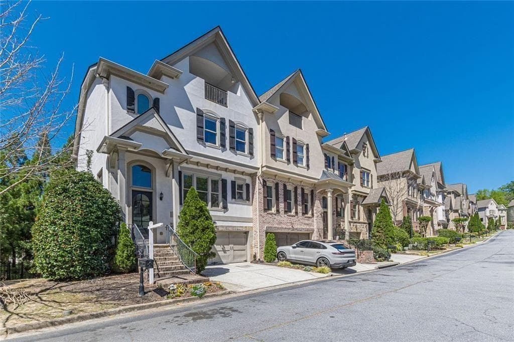 4 bedroom, 4 bathroom, 3,300 sq ft townhouse for sale at 1930 Saxon Valley Circle, Atlanta, GA 30319 — photo 3