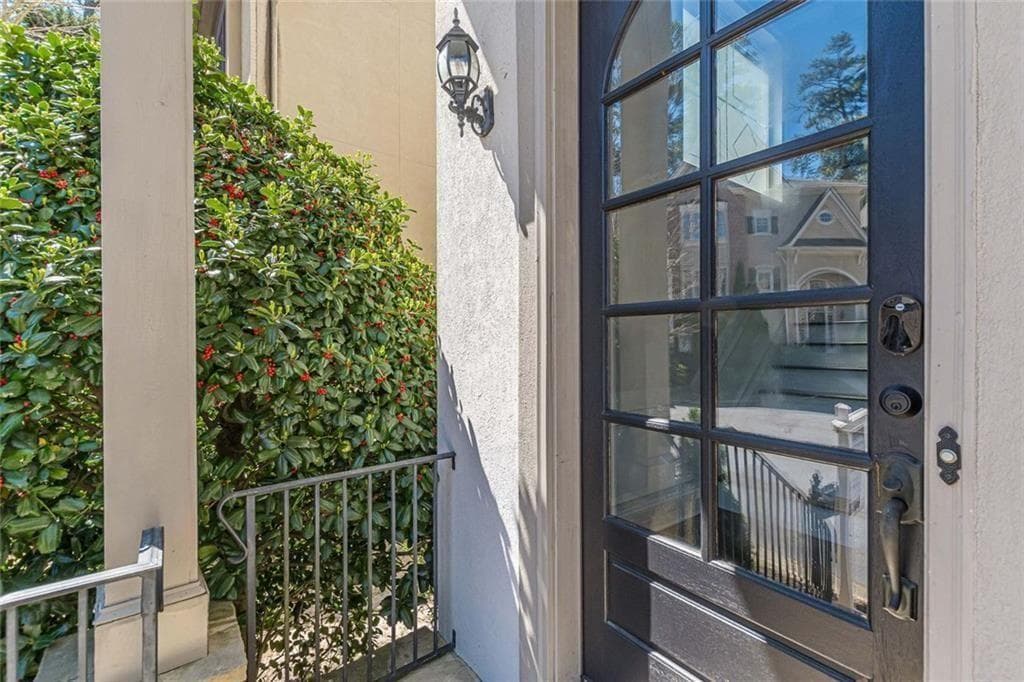 4 bedroom, 4 bathroom, 3,300 sq ft townhouse for sale at 1930 Saxon Valley Circle, Atlanta, GA 30319 — photo 8