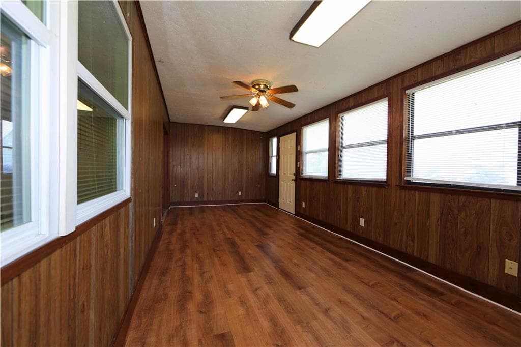 3 bedroom, 3 bathroom, 1,500 sq ft townhouse for sale at 260 Country Club Drive, Jonesboro, GA 30238 — photo 3