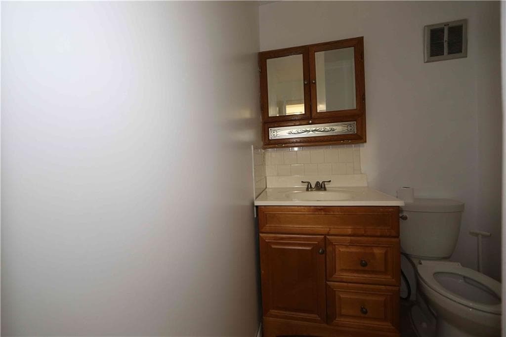 3 bedroom, 3 bathroom, 1,500 sq ft townhouse for sale at 260 Country Club Drive, Jonesboro, GA 30238 — photo 5