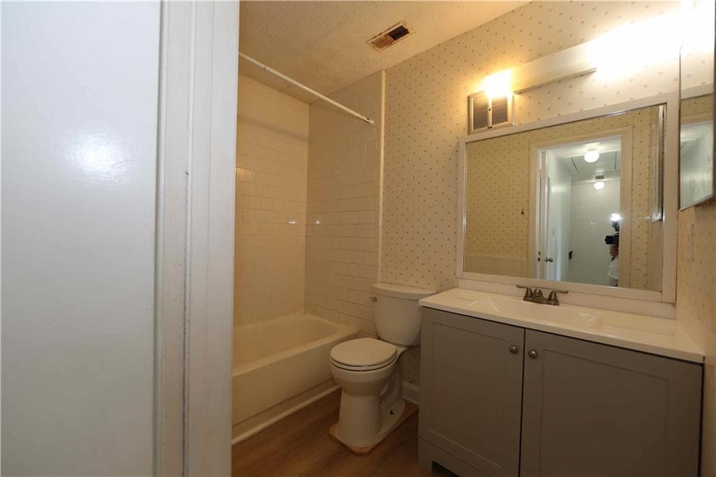 3 bedroom, 3 bathroom, 1,500 sq ft townhouse for sale at 260 Country Club Drive, Jonesboro, GA 30238 — photo 9