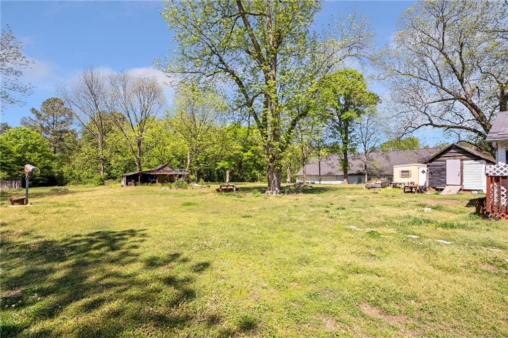 3 bedroom, 1 bathroom single family residence under contract at 603 Webb Gin House Road, Lawrenceville, GA 30045 — photo 3