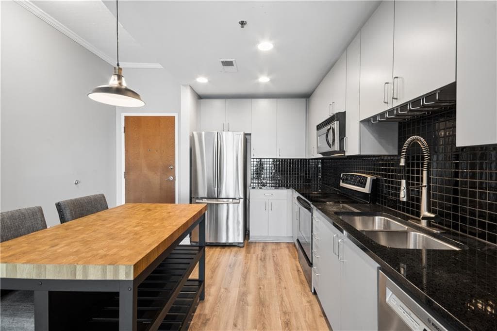 1 bedroom, 1 bathroom, 797 sq ft condominium for sale at 250 Pharr Road 1716, Atlanta, GA 30305 — photo 5