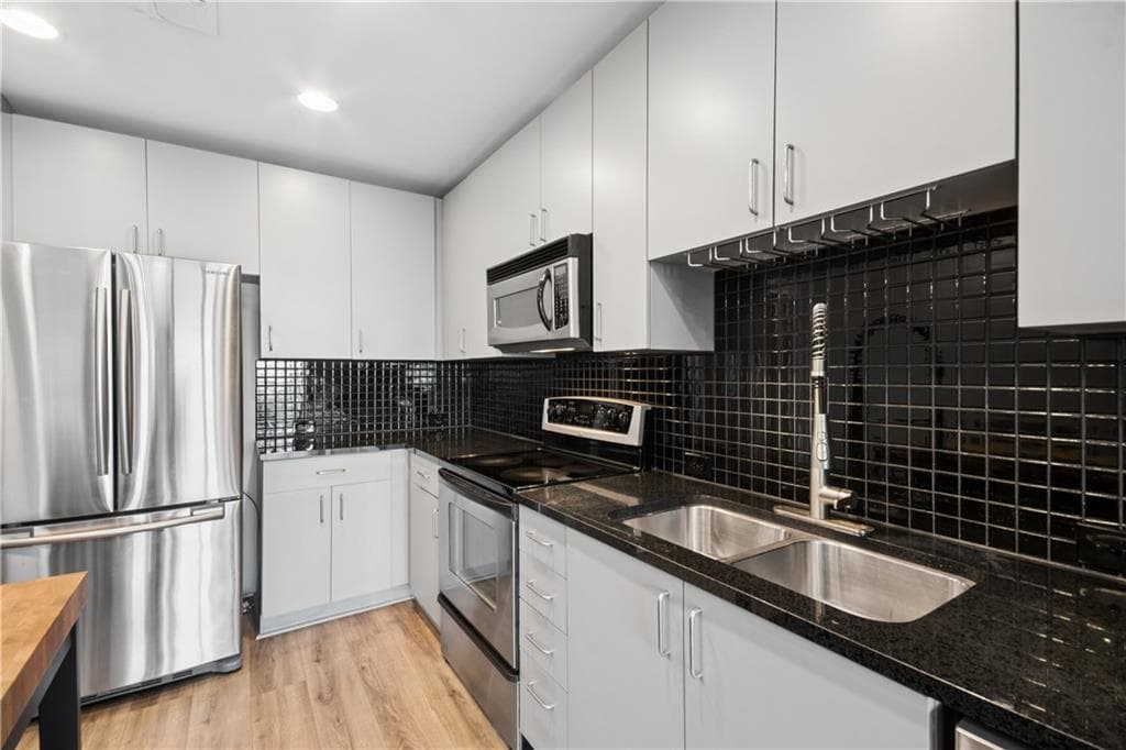 1 bedroom, 1 bathroom, 797 sq ft condominium for sale at 250 Pharr Road 1716, Atlanta, GA 30305 — photo 6