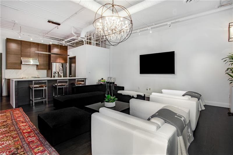 2 bedroom, 2 bathroom, 1,230 sq ft condominium for rent at 3235 Roswell Road 409, Atlanta, GA 30305 for $4,300 a month — photo 3