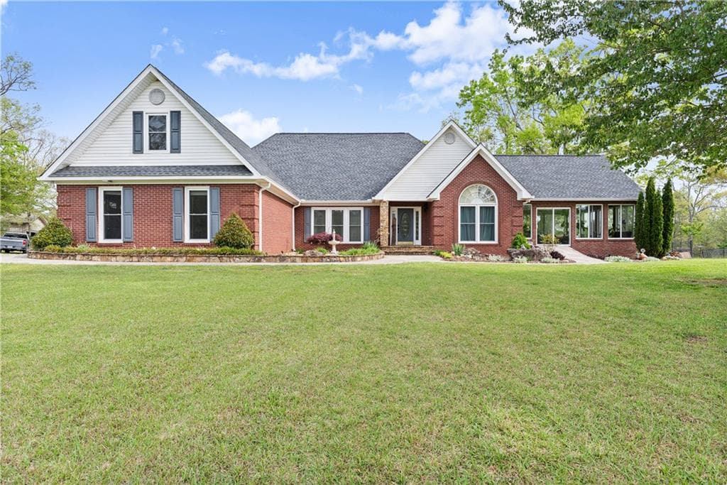 5 bedroom, 3 bathroom, 4,182 sq ft single family residence for sale at 4841 Cobb Griffin, Gillsville, GA 30543 — photo 3