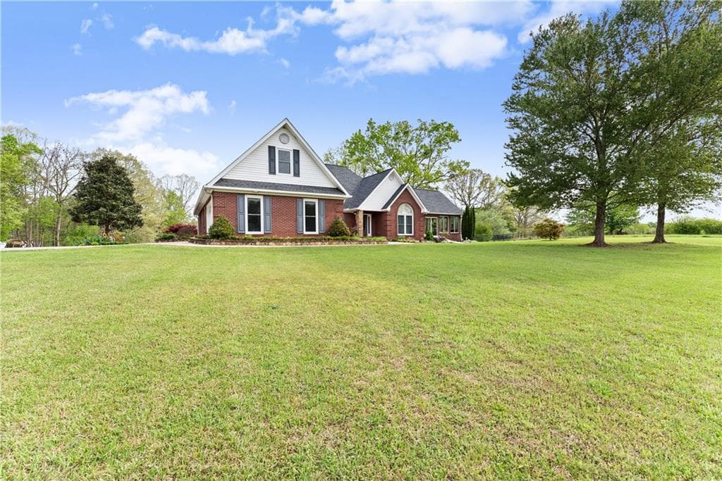 5 bedroom, 3 bathroom, 4,182 sq ft single family residence for sale at 4841 Cobb Griffin, Gillsville, GA 30543 — photo 5