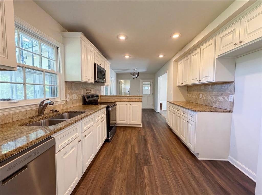 4 bedroom, 3 bathroom, 2,283 sq ft single family residence under contract at 4055 Tecumseh Trail, Conley, GA 30288 — photo 7