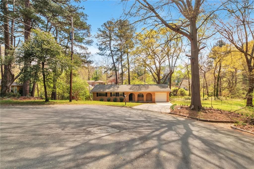 3 bedroom, 2 bathroom, 1,388 sq ft single family residence under contract at 2912 Knollview Drive, Decatur, GA 30034 — photo 2