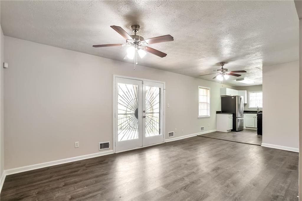 3 bedroom, 2 bathroom, 1,388 sq ft single family residence under contract at 2912 Knollview Drive, Decatur, GA 30034 — photo 5
