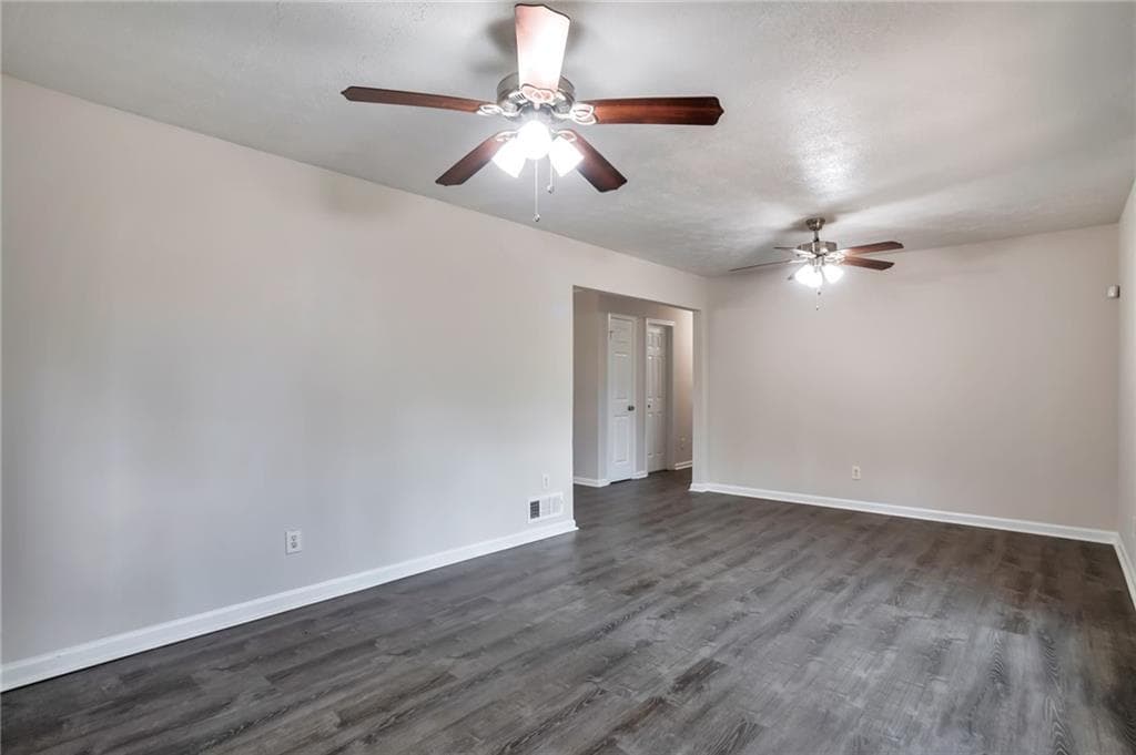 3 bedroom, 2 bathroom, 1,388 sq ft single family residence under contract at 2912 Knollview Drive, Decatur, GA 30034 — photo 6