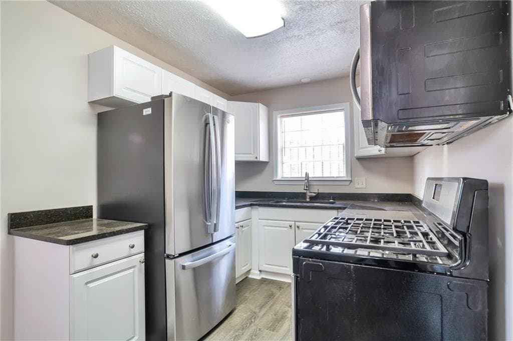 3 bedroom, 2 bathroom, 1,388 sq ft single family residence under contract at 2912 Knollview Drive, Decatur, GA 30034 — photo 8