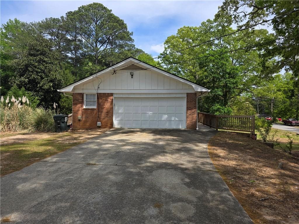 4 bedroom, 2 bathroom, 3,261 sq ft single family residence for sale at 7016 Skyline Drive, Lithia Springs, GA 30122 — photo 6