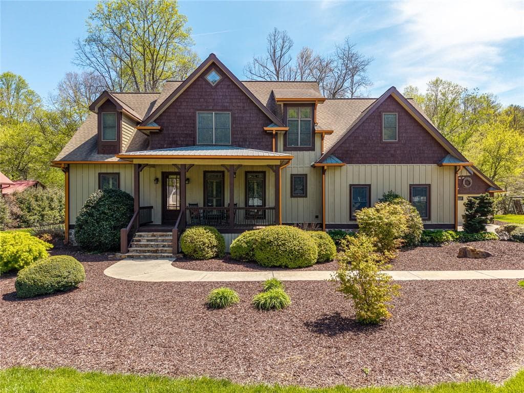 4 bedroom, 3 bathroom, 3,575 sq ft single family residence for sale at 2171 Big Pine Drive, Hiawassee, GA 30546 — photo 4