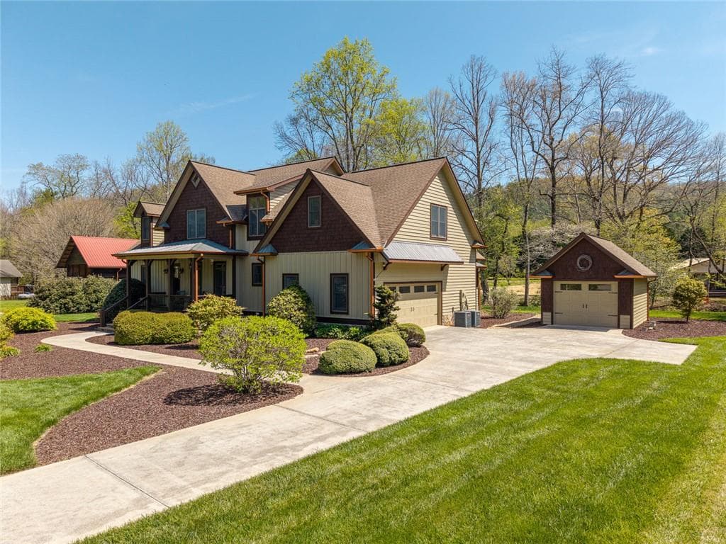 4 bedroom, 3 bathroom, 3,575 sq ft single family residence for sale at 2171 Big Pine Drive, Hiawassee, GA 30546 — photo 6