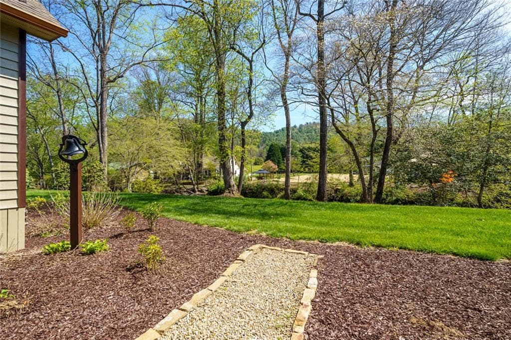 4 bedroom, 3 bathroom, 3,575 sq ft single family residence for sale at 2171 Big Pine Drive, Hiawassee, GA 30546 — photo 7