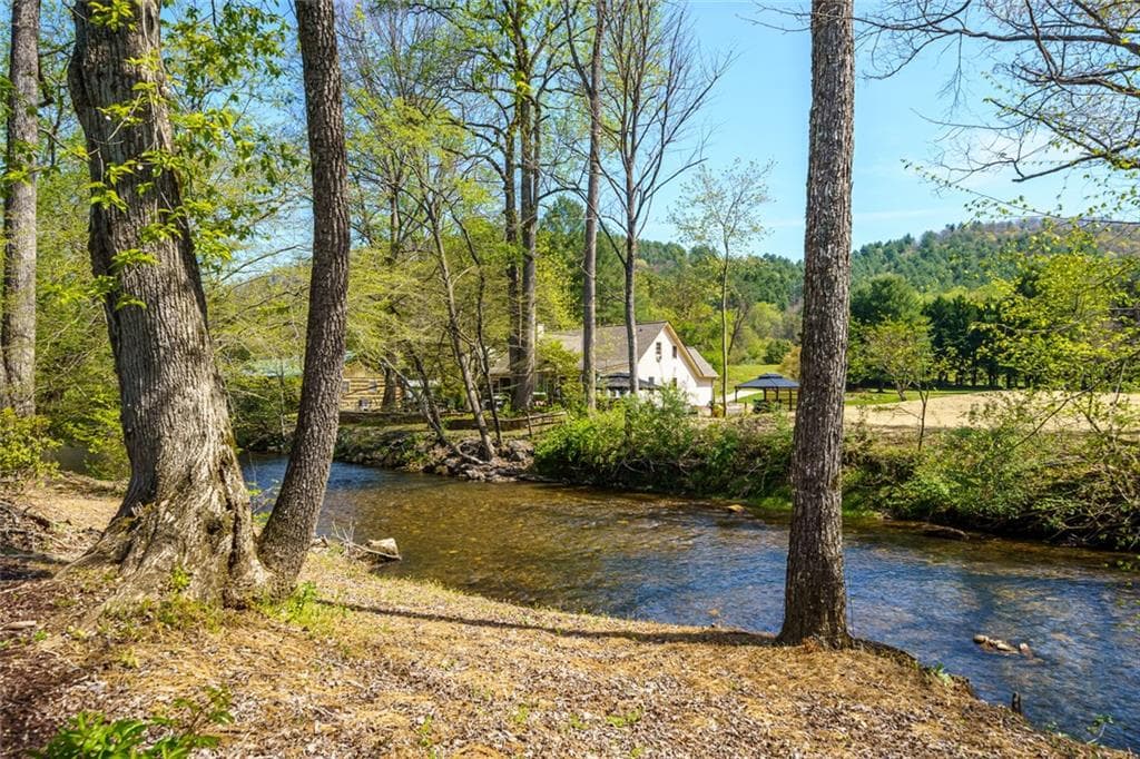 4 bedroom, 3 bathroom, 3,575 sq ft single family residence for sale at 2171 Big Pine Drive, Hiawassee, GA 30546 — photo 8