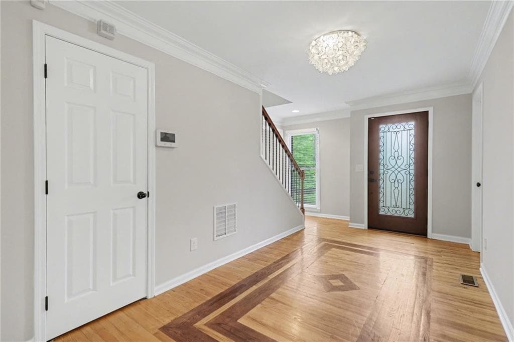 5 bedroom, 4 bathroom, 3,309 sq ft single family residence for sale at 205 Marsh Glen Point, Atlanta, GA 30328 — photo 3