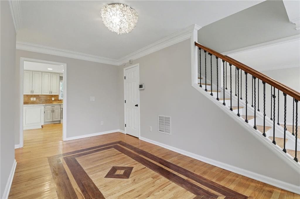 5 bedroom, 4 bathroom, 3,309 sq ft single family residence for sale at 205 Marsh Glen Point, Atlanta, GA 30328 — photo 4