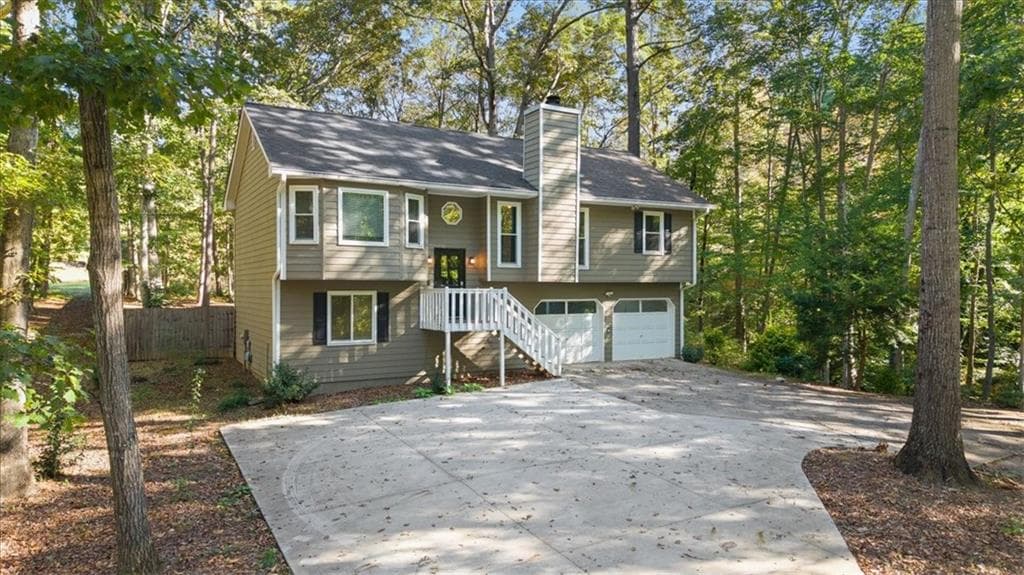 4 bedroom, 3 bathroom, 1,714 sq ft single family residence for sale at 1528 Oakleaf Drive, Auburn, GA 30011 — photo 1 of 33