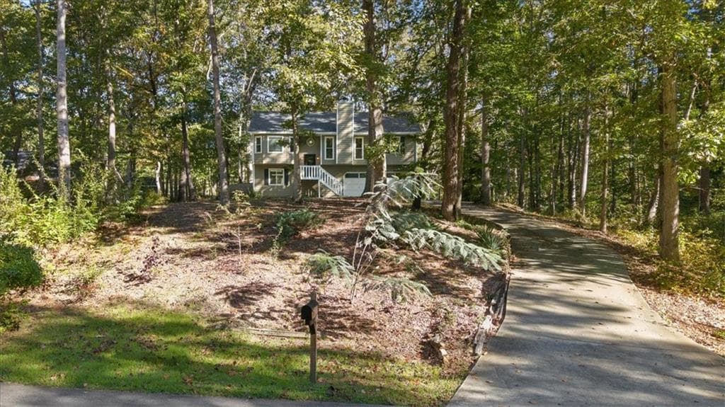 4 bedroom, 3 bathroom, 1,714 sq ft single family residence for sale at 1528 Oakleaf Drive, Auburn, GA 30011 — photo 2