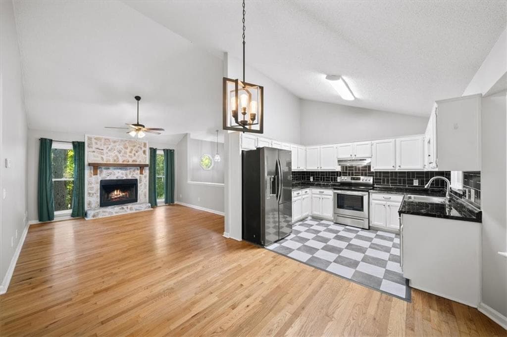 4 bedroom, 3 bathroom, 1,714 sq ft single family residence for sale at 1528 Oakleaf Drive, Auburn, GA 30011 — photo 6