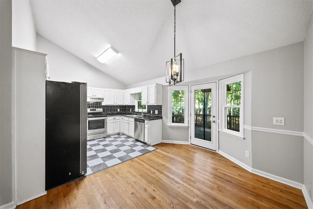 4 bedroom, 3 bathroom, 1,714 sq ft single family residence for sale at 1528 Oakleaf Drive, Auburn, GA 30011 — photo 7